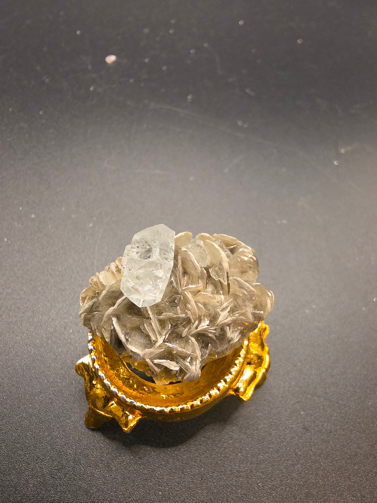 Natural Muscovite Specimen with Clear Quartz Inclusion – 16g
