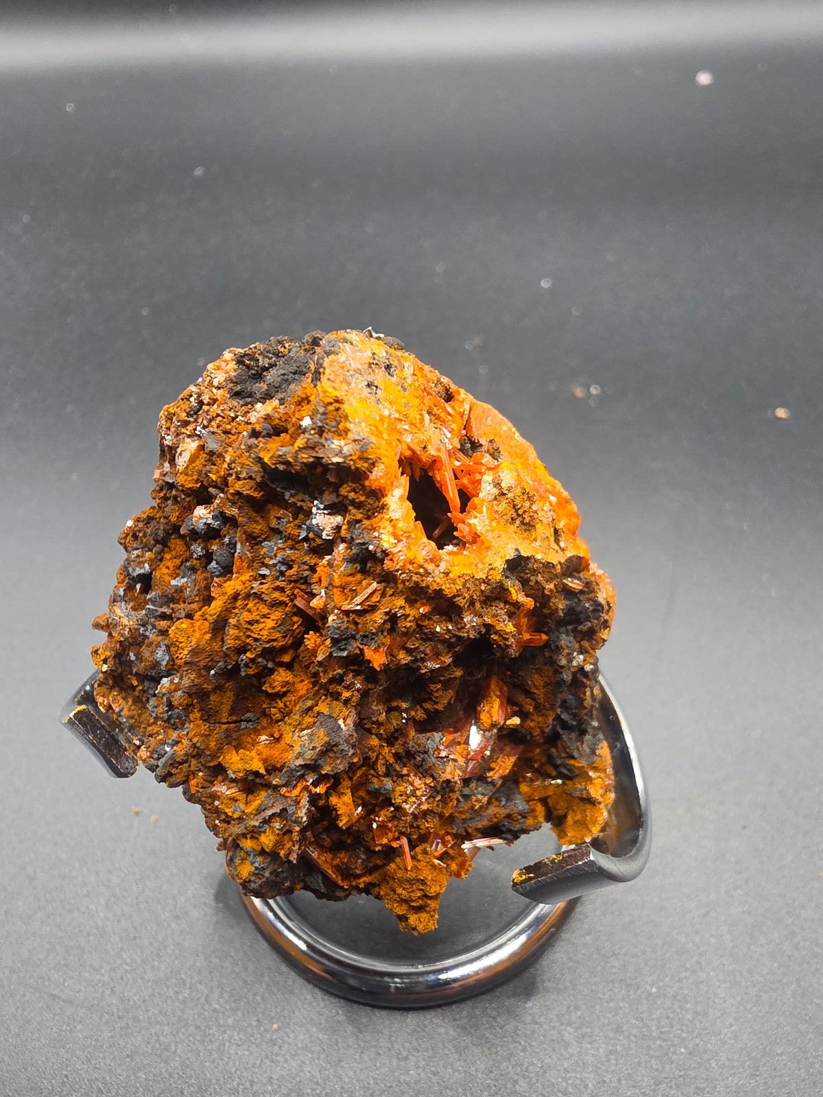 Crocoite, Wulfenite and Mimetite on Basalt Matrix