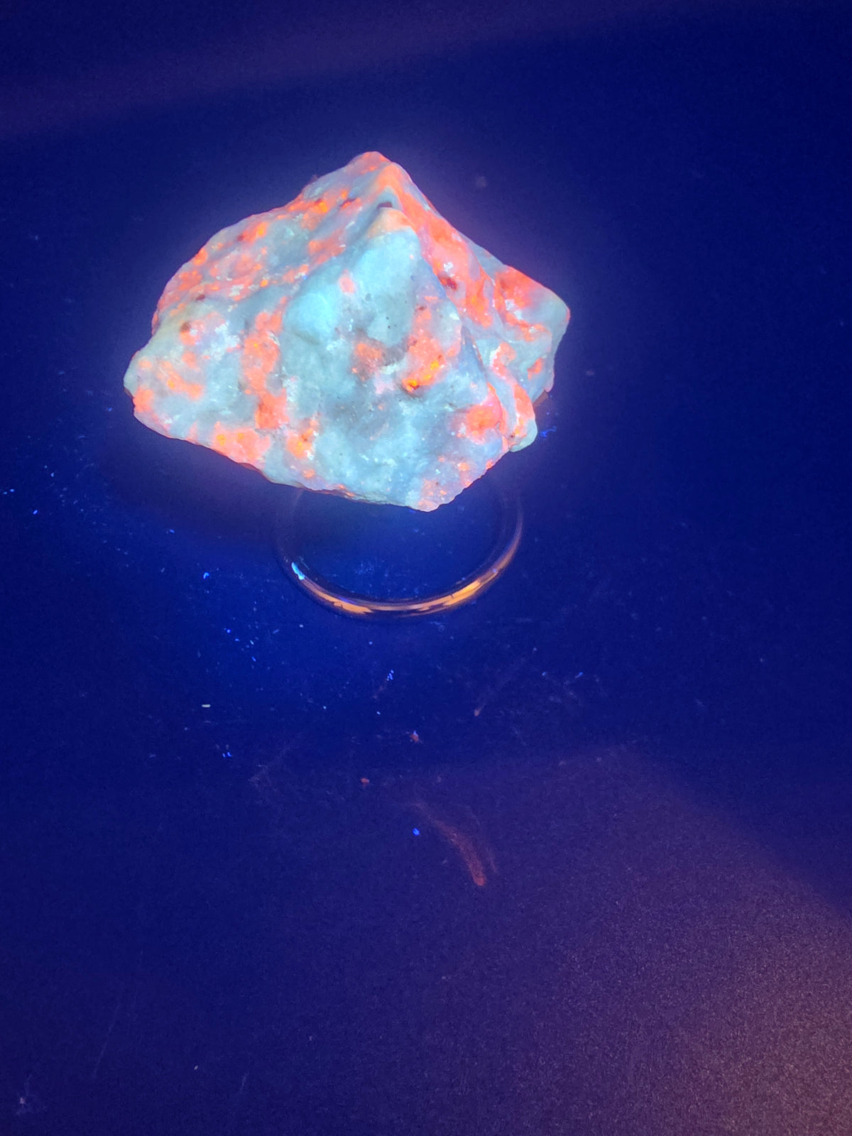 Fluorescent Hackmanite