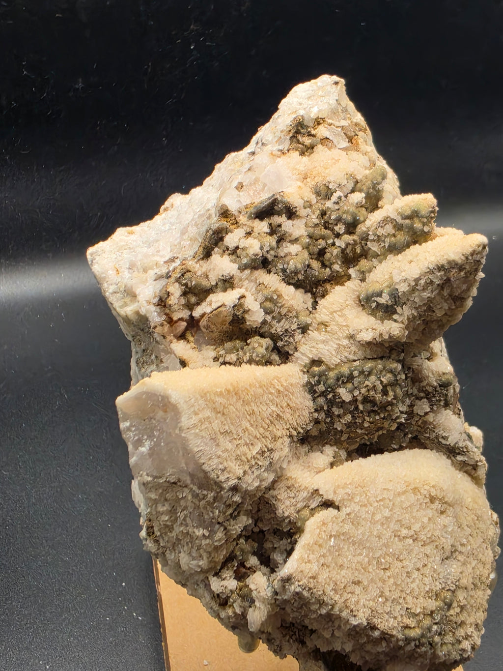 Siderite with Wavellite – Broken Hill, NSW | 500g Fluorescent Specimen
