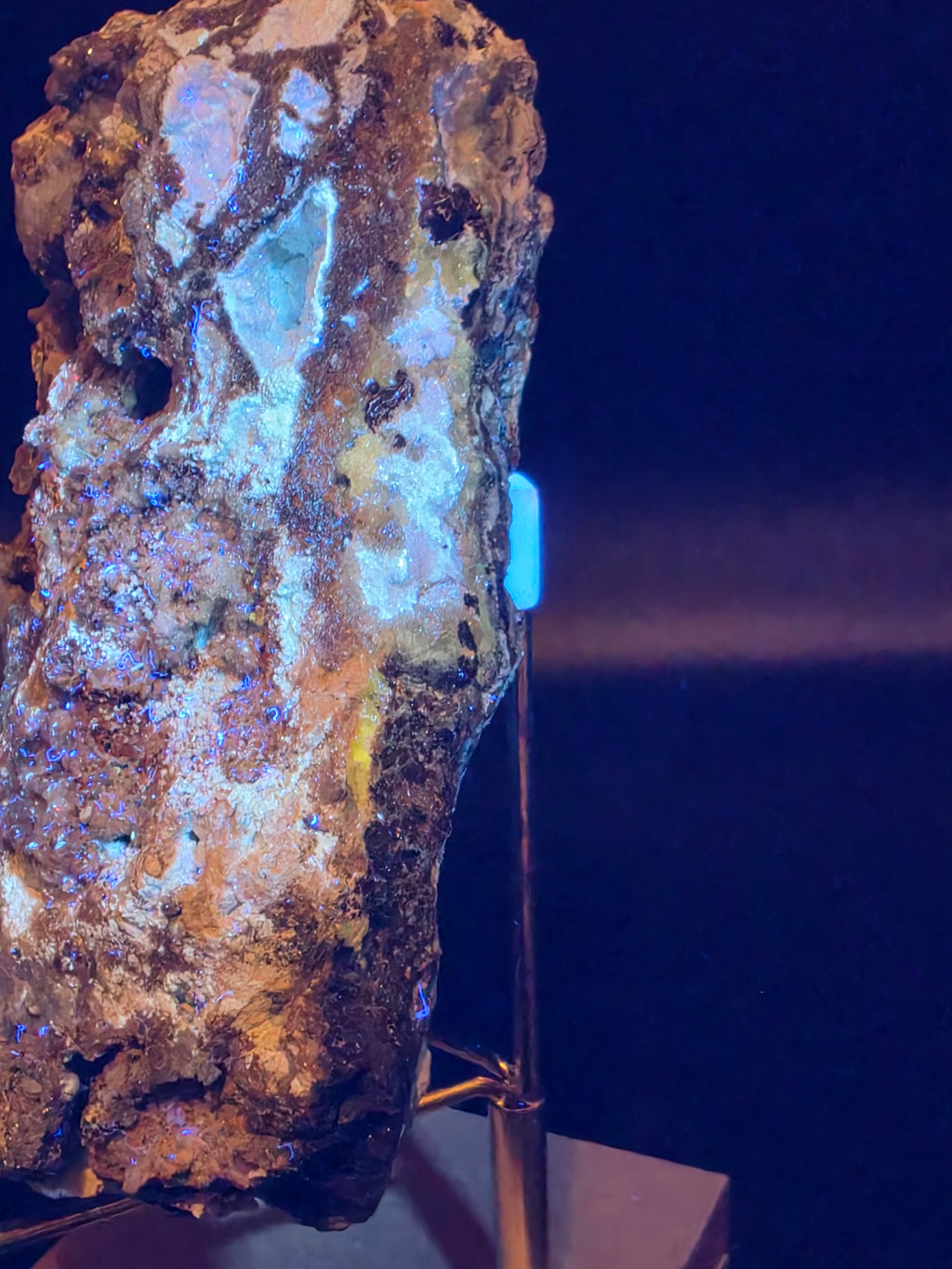 Hydrozincite with Hemimorphite – Evelyn Mine, Pine Creek, NT | 700g Fluorescent Specimen