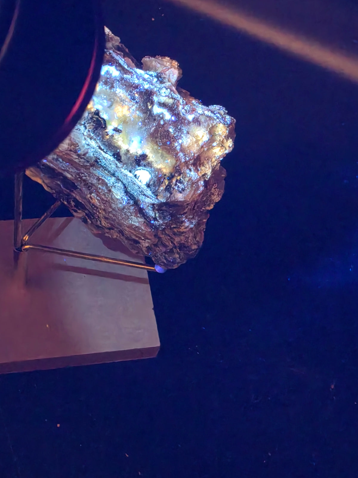 Hydrozincite with Hemimorphite – Evelyn Mine, Pine Creek, NT | 700g Fluorescent Specimen