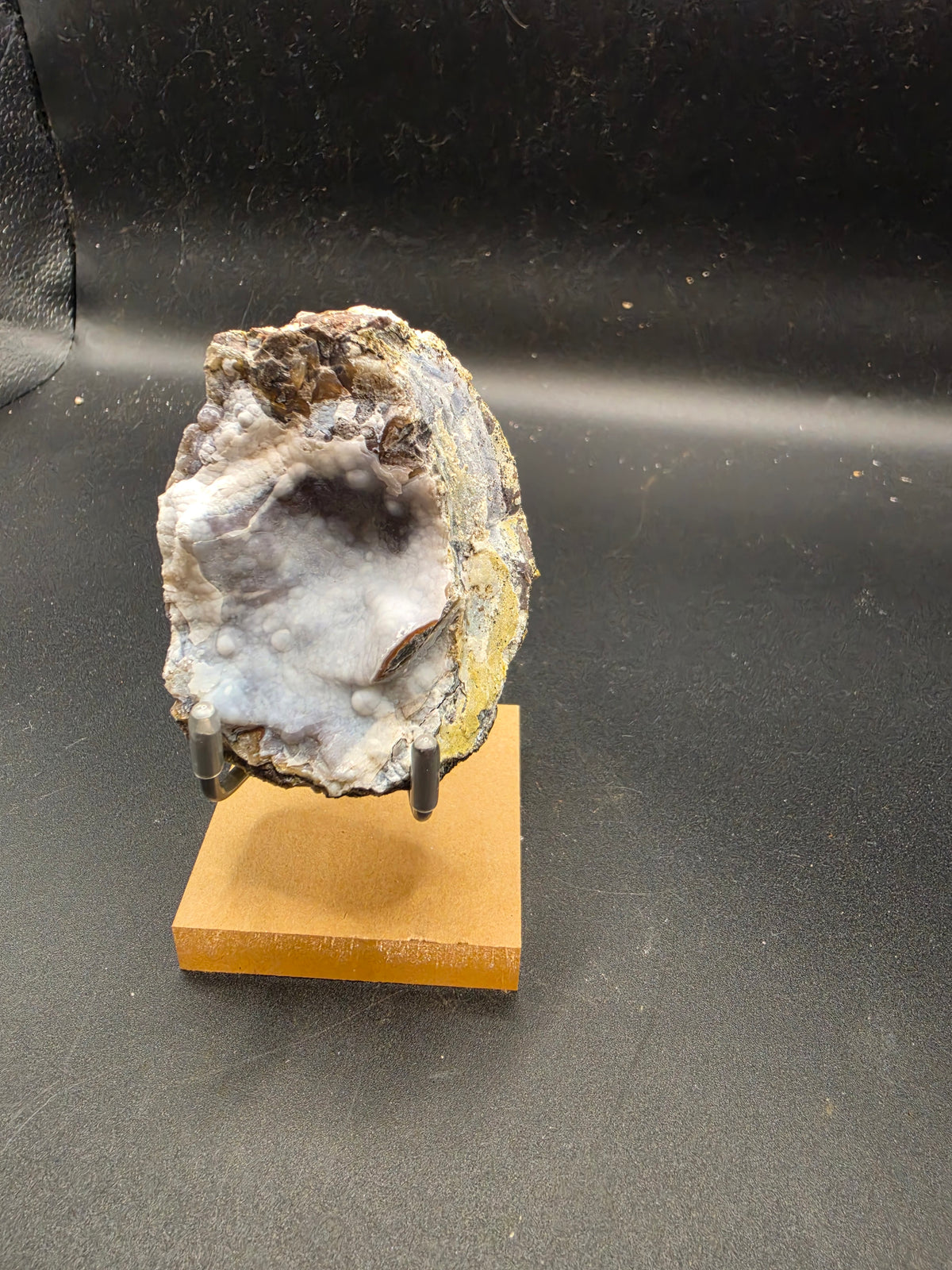 Chalcedony Quartz Geode from Juab County, Dugway Pass, Utah, 260 ct