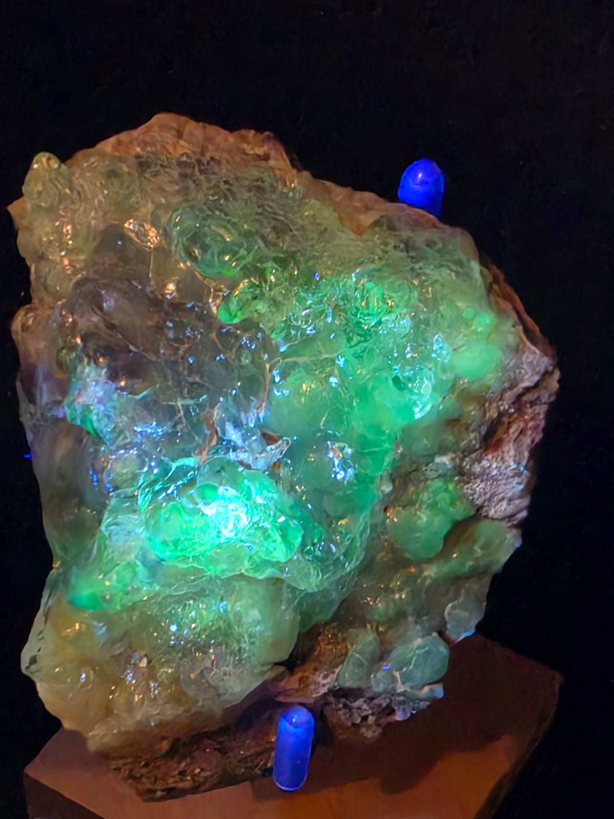 Hyalite Opal from Mexico, 870 ct
