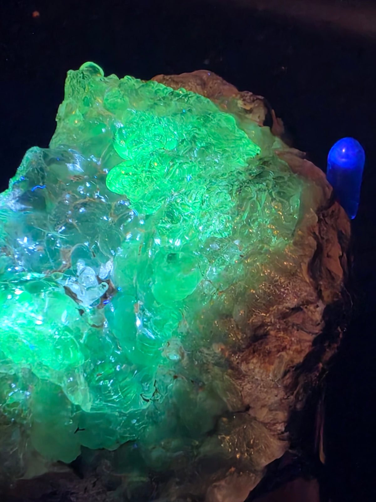 Hyalite Opal from Mexico, 870 ct