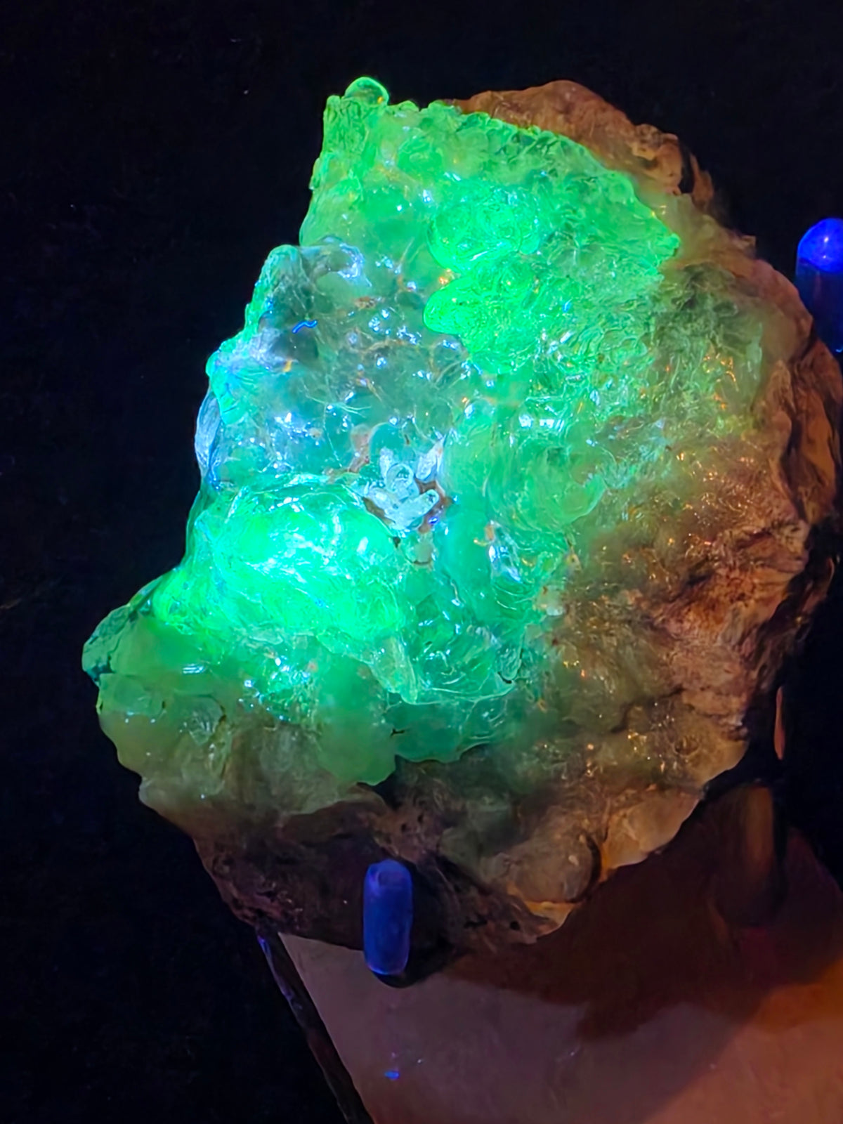Hyalite Opal from Mexico, 870 ct
