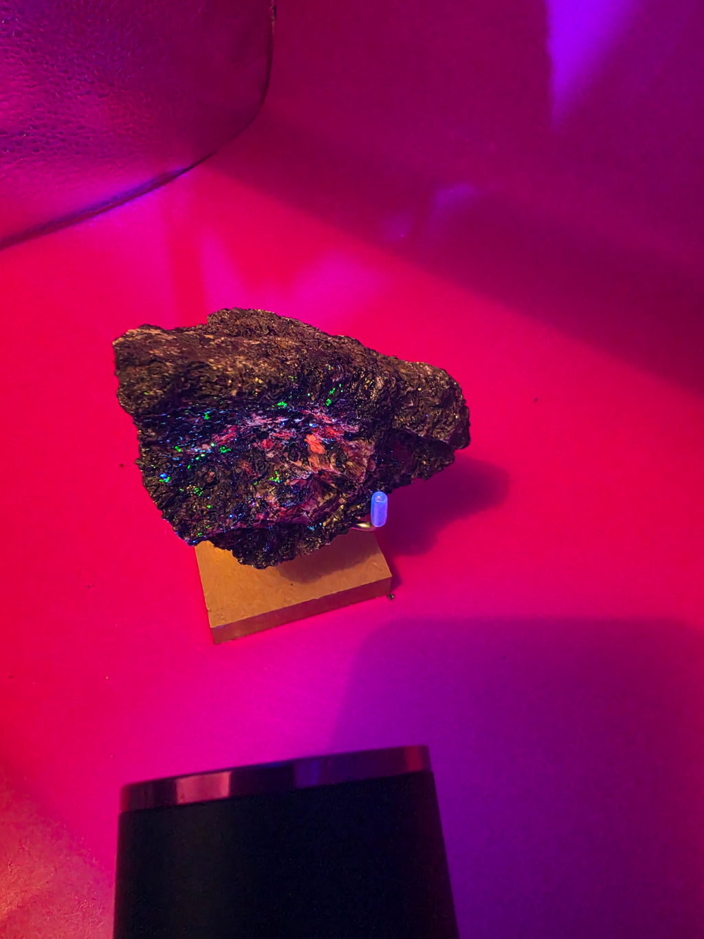 Authentic Fluorescent Willemite Calcite, 800 g