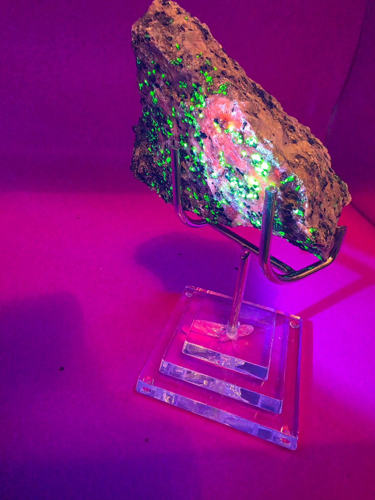 Fluorescent Willemite Calcite from Franklin, New Jersey