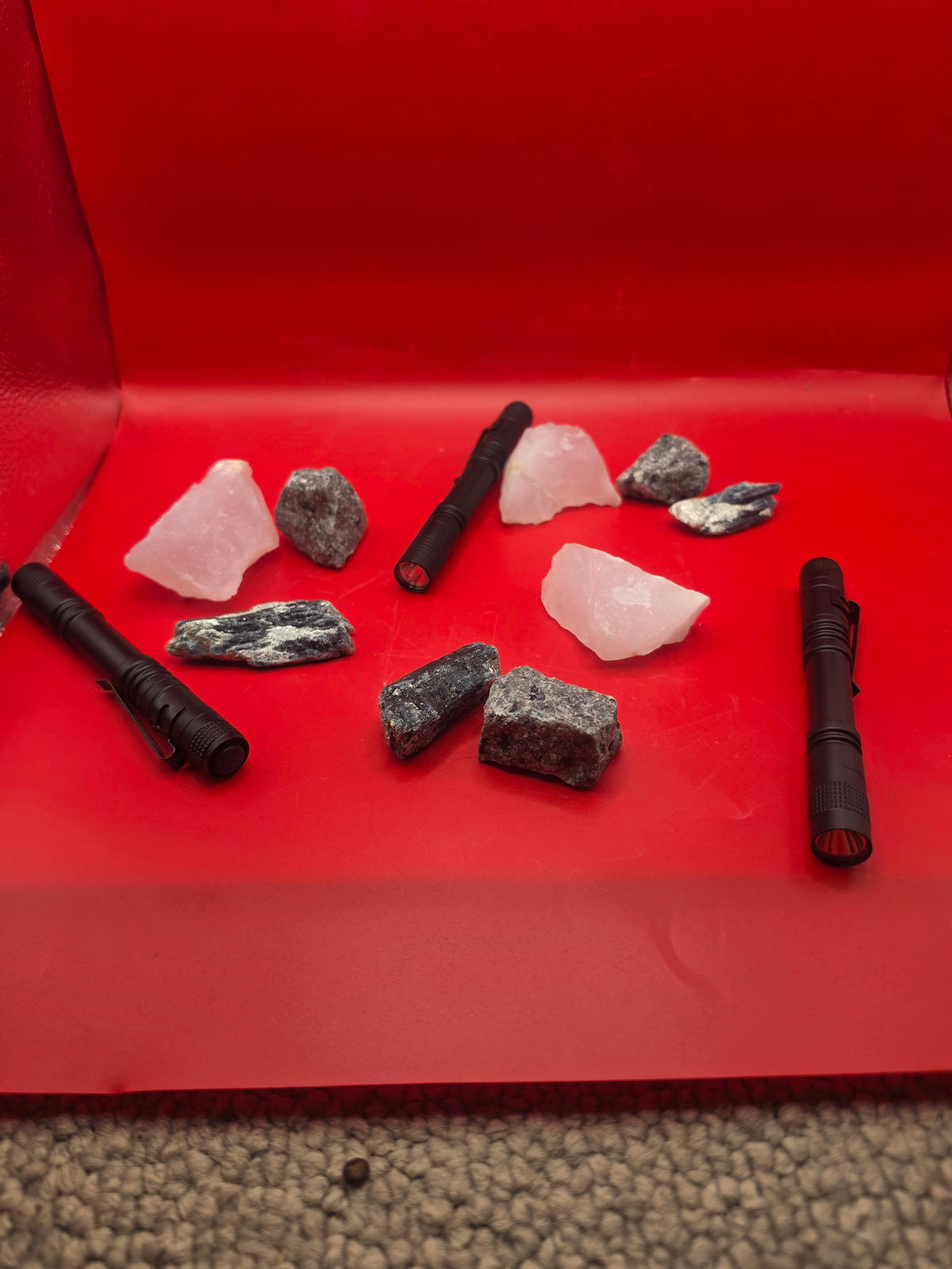 Junior Fluorescent Mineral Set – Yooperlite, Calcite & Kyanite