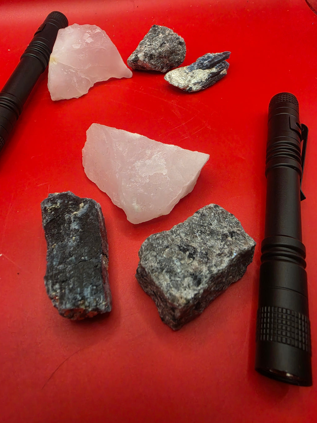 Junior Fluorescent Mineral Set – Yooperlite, Calcite & Kyanite