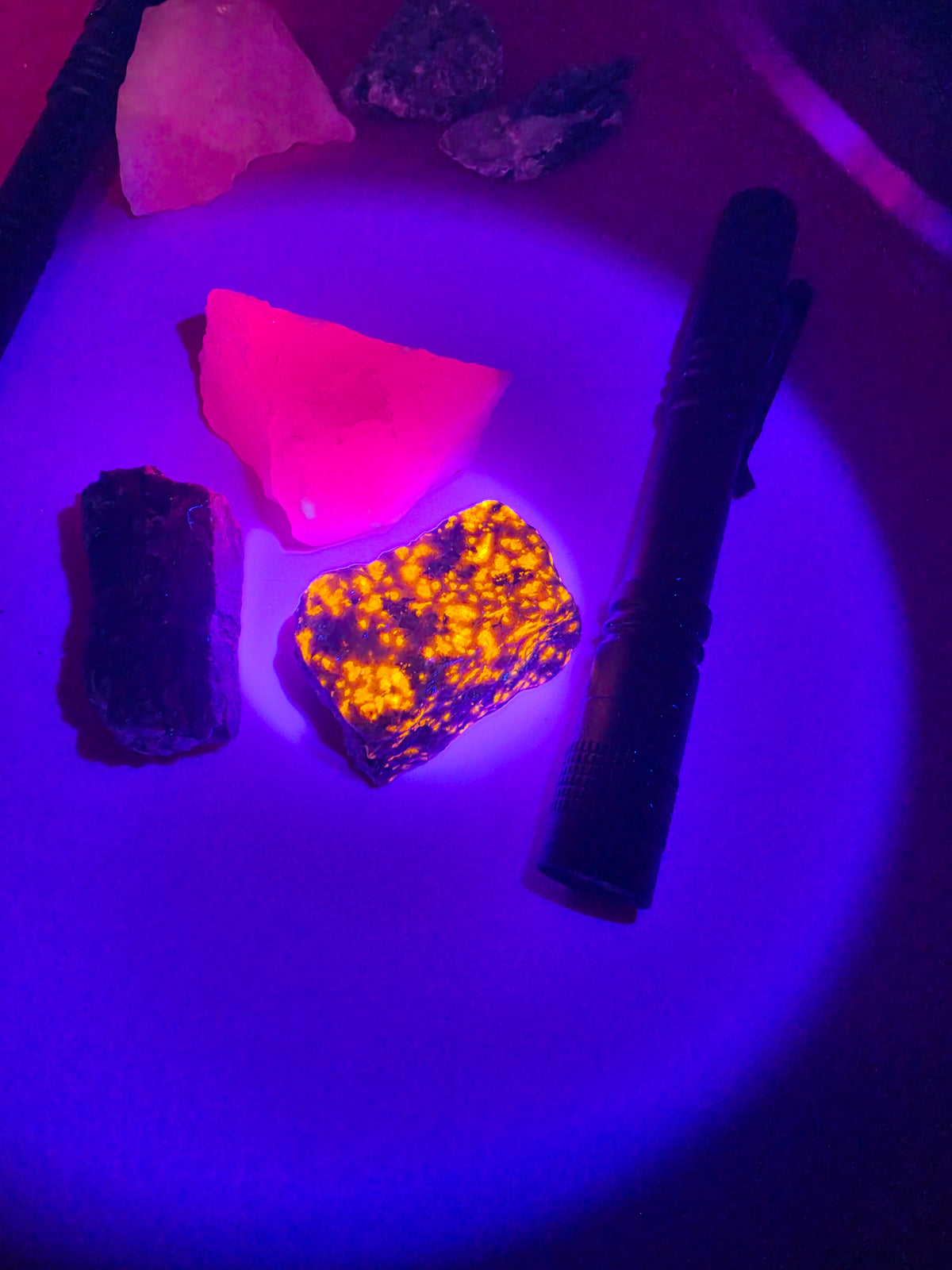 Junior Fluorescent Mineral Set – Yooperlite, Calcite & Kyanite