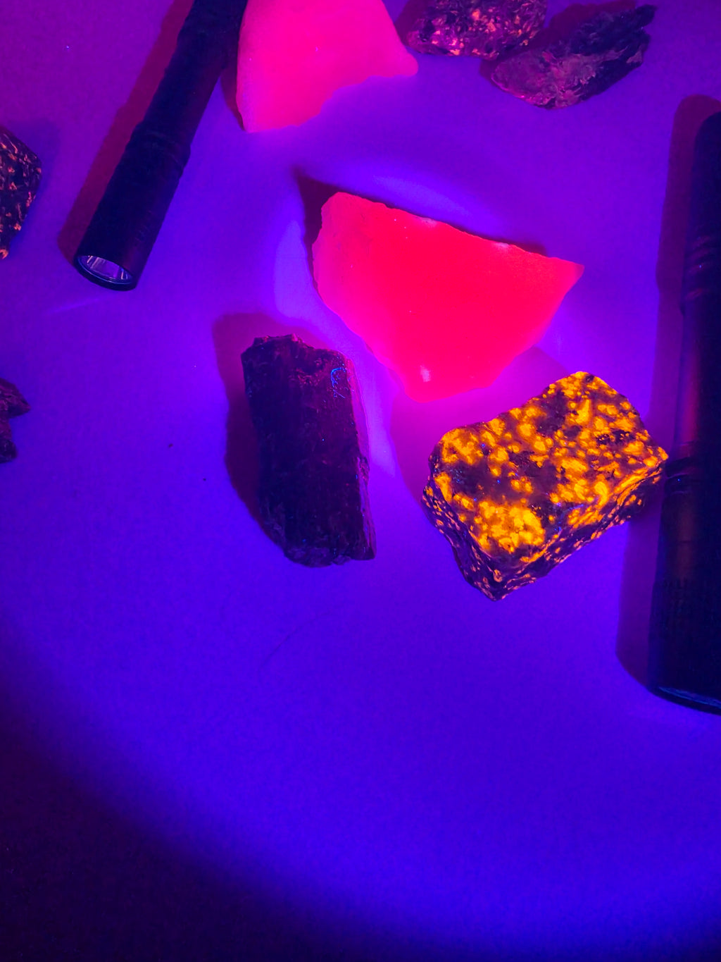 Junior Fluorescent Mineral Set – Yooperlite, Calcite & Kyanite