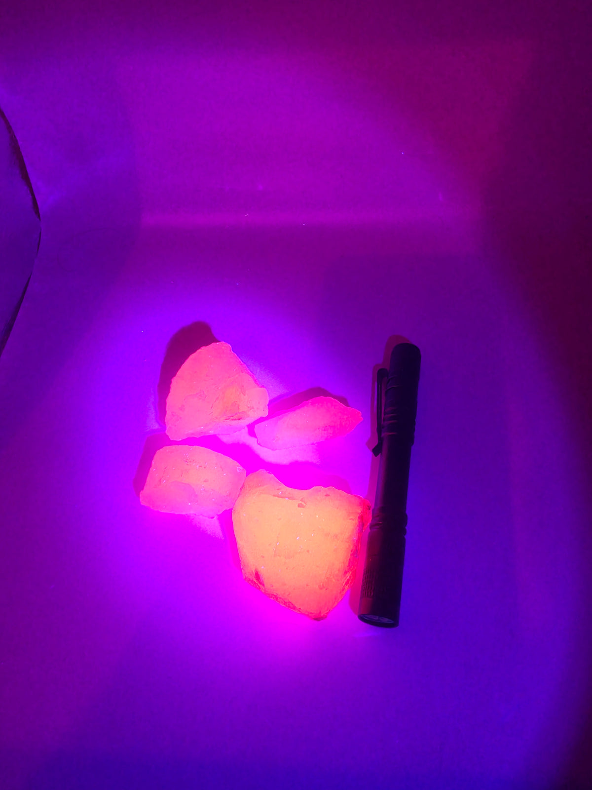 Junior Fluorescent Calcite Set – 3 to 4 Chunks with UV Light
