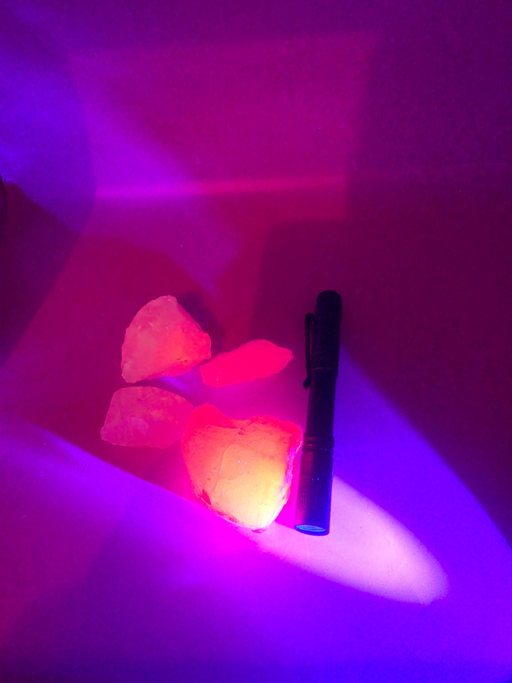 Junior Fluorescent Calcite Set – 3 to 4 Chunks with UV Light