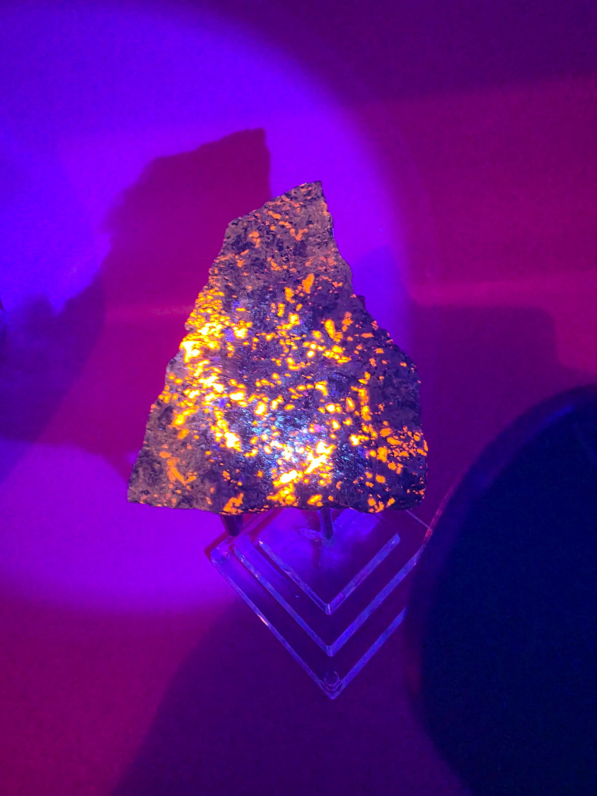 Yooperlite – 450g Fluorescent Mineral Specimen