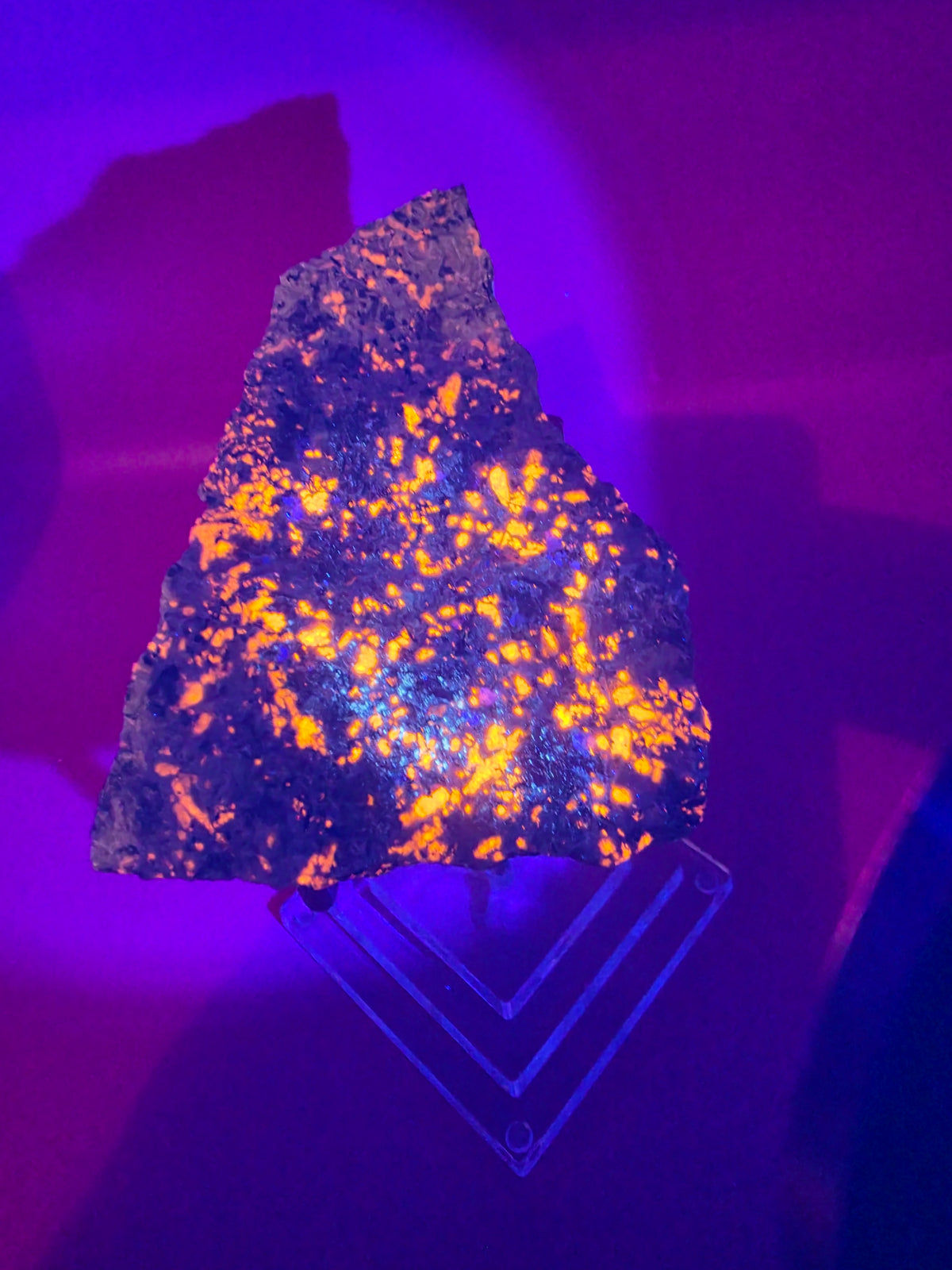Yooperlite – 450g Fluorescent Mineral Specimen