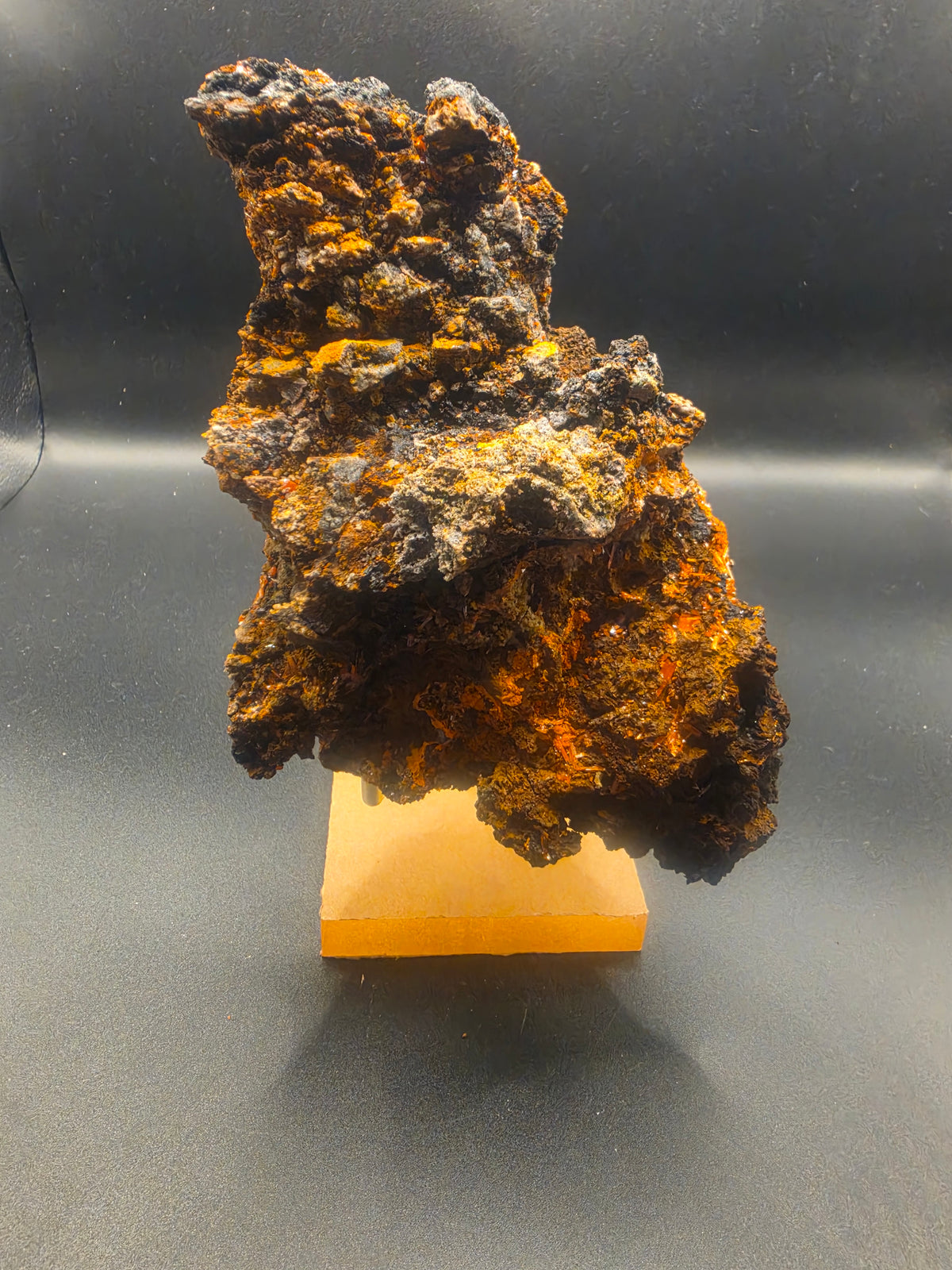 Crocoite on Wulfenite and Mimetite Host